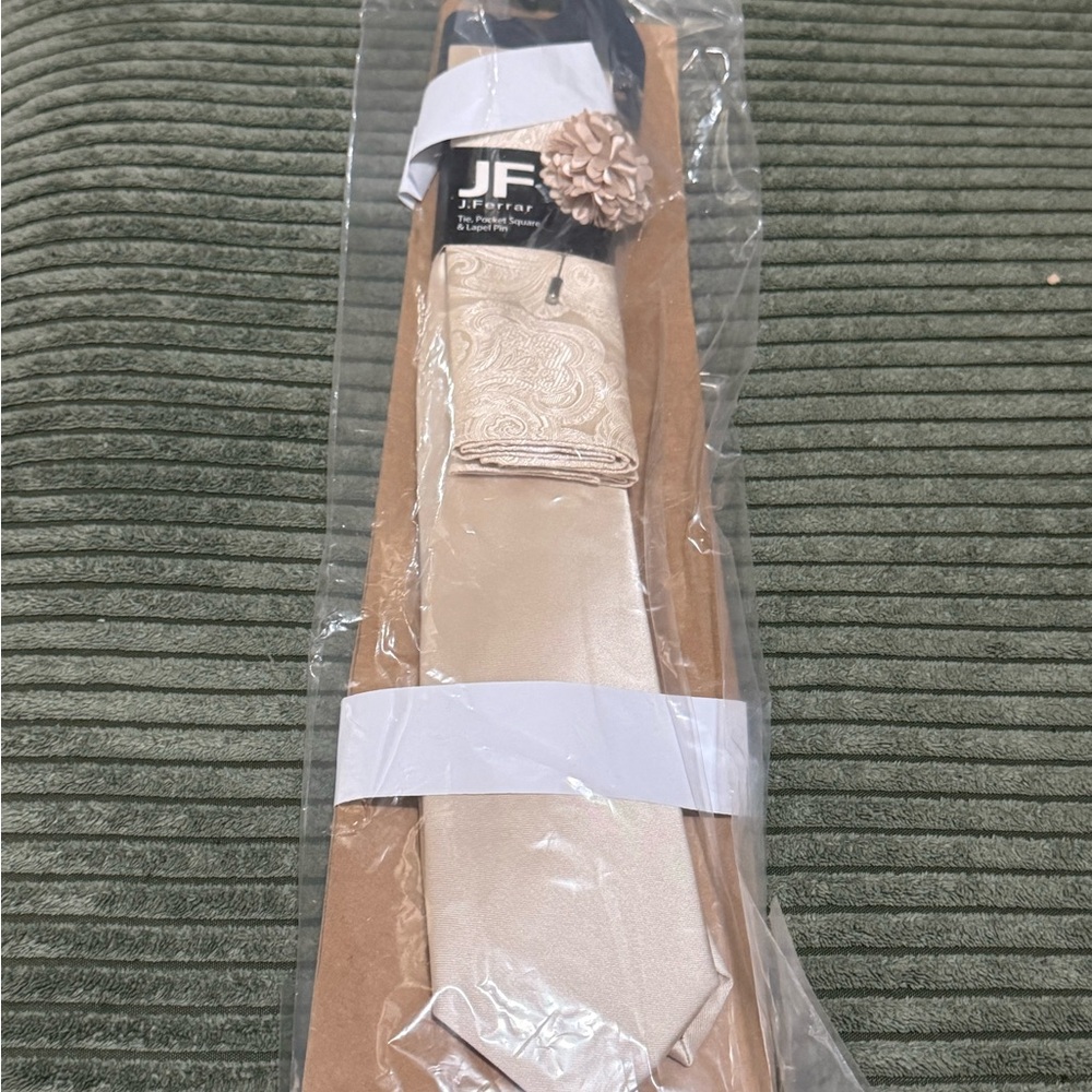 JF J.Ferrar Gold Tie Set
